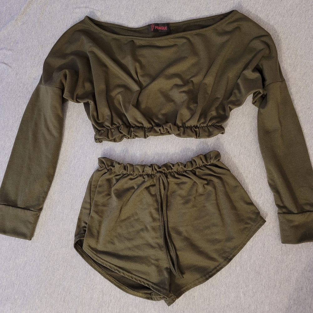 Cropped long sleeve an short set